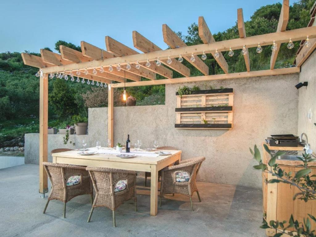 Ela With Private Jacuzzi Apartma Podgora