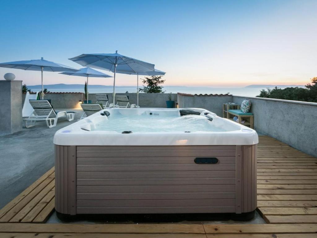 Ela With Private Jacuzzi Apartma