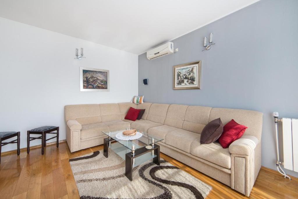 Apartma Ela With Private Jacuzzi