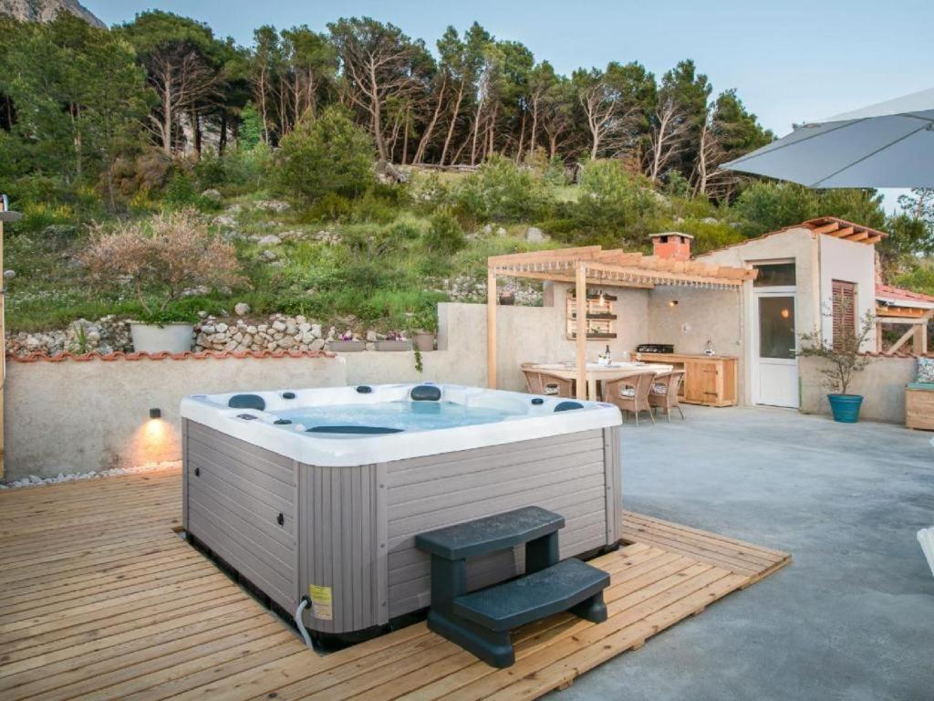 Apartma Ela With Private Jacuzzi